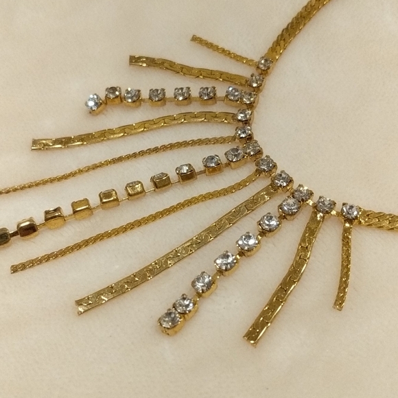 Gold toned Necklace - Picture 4 of 4